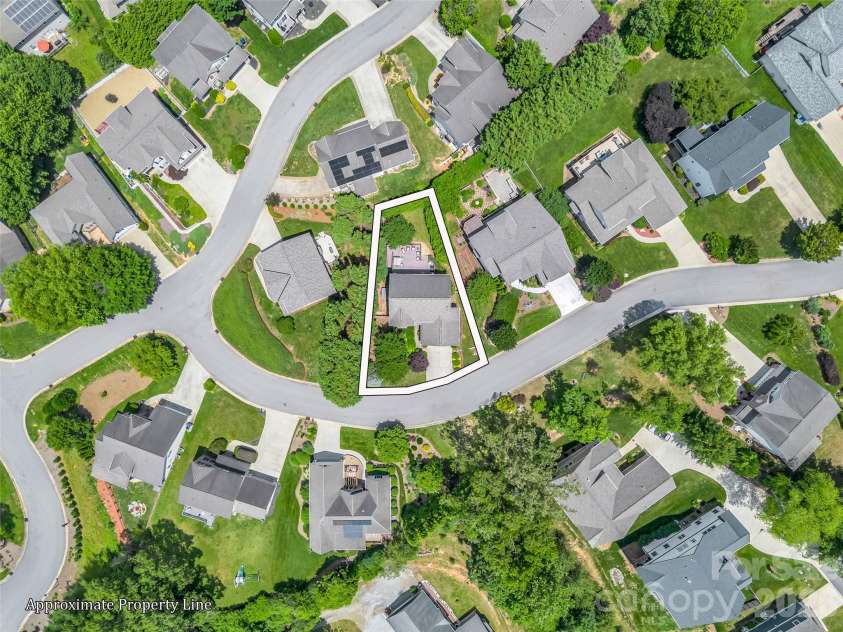 99 Driftstone Circle, Arden, NC 28704.  MLS# CAR4392391, YatesRealty ID 29642. 