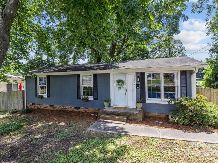 1109 Balthis Drive, Gastonia, NC 28054.  MLS# CAR4288083, YatesRealty ID 29643. 
