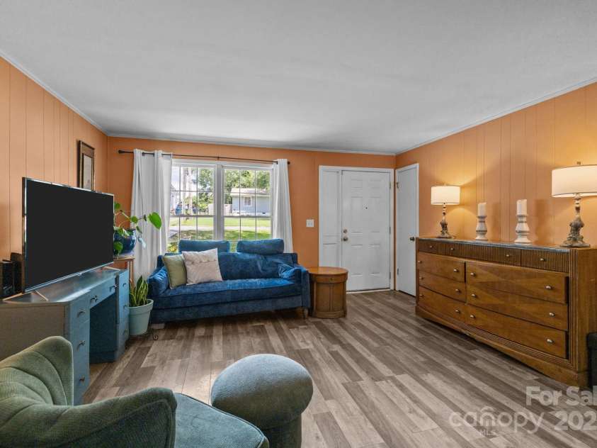 1109 Balthis Drive, Gastonia, NC 28054.  MLS# CAR4288083, YatesRealty ID 29643. 