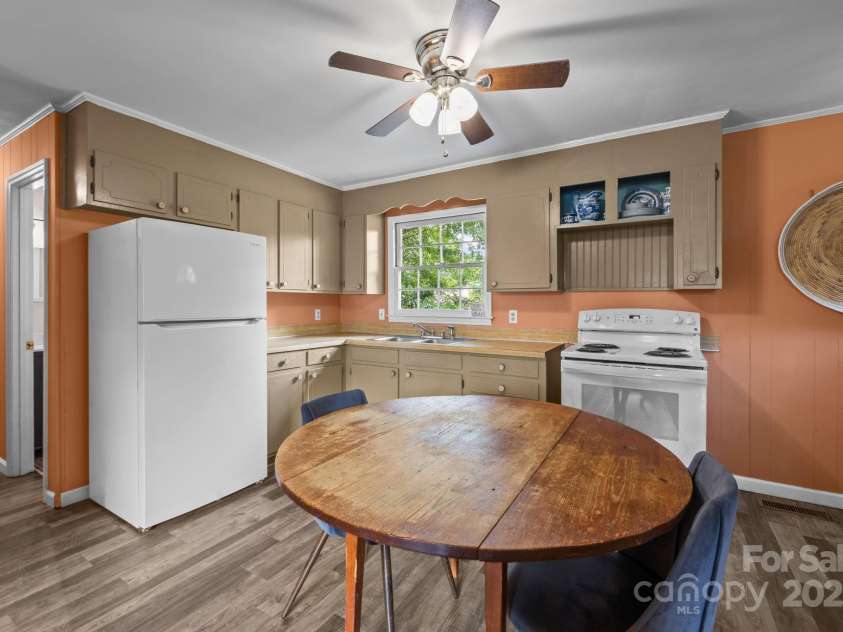 1109 Balthis Drive, Gastonia, NC 28054.  MLS# CAR4288083, YatesRealty ID 29643. 
