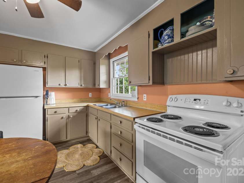 1109 Balthis Drive, Gastonia, NC 28054.  MLS# CAR4288083, YatesRealty ID 29643. 