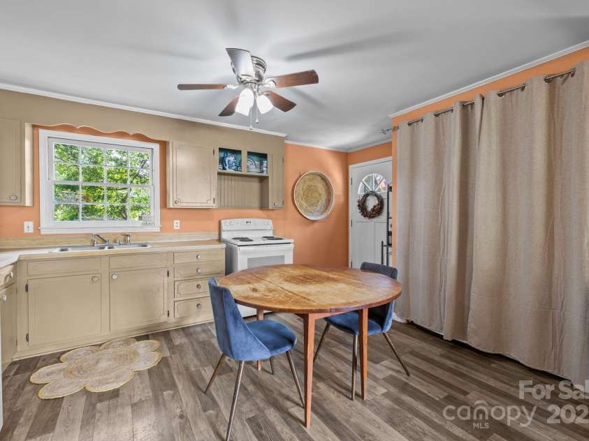 1109 Balthis Drive, Gastonia, NC 28054.  MLS# CAR4288083, YatesRealty ID 29643. 