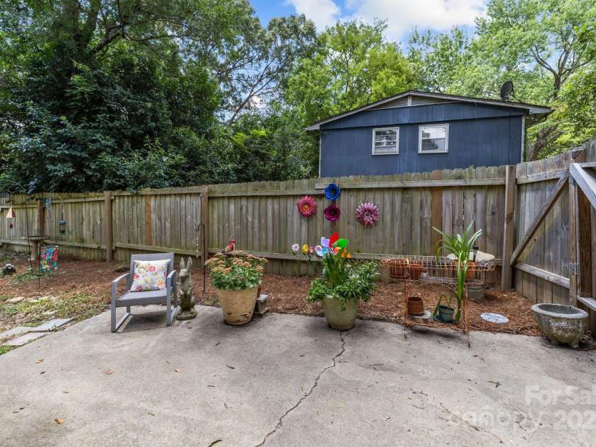 1109 Balthis Drive, Gastonia, NC 28054.  MLS# CAR4288083, YatesRealty ID 29643. 