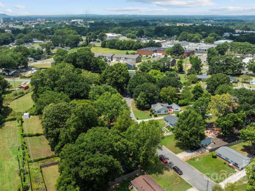 1109 Balthis Drive, Gastonia, NC 28054.  MLS# CAR4288083, YatesRealty ID 29643. 
