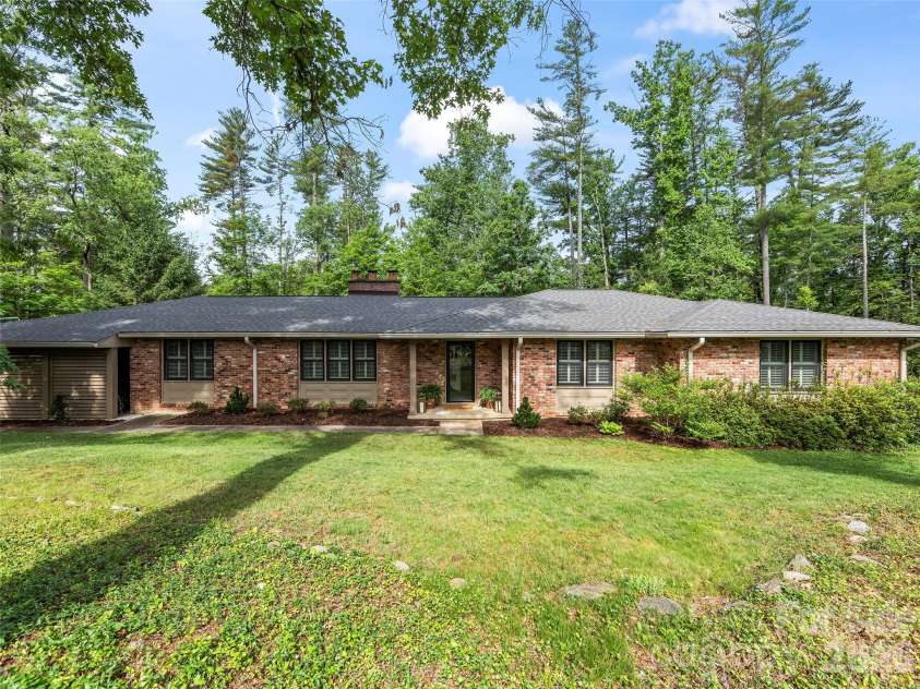 423 Vanderbilt Road, Asheville, NC 28803.  MLS# CAR4387571, YatesRealty ID 29643. 