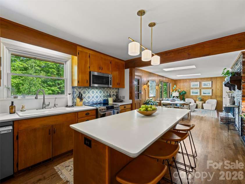 423 Vanderbilt Road, Asheville, NC 28803.  MLS# CAR4387571, YatesRealty ID 29643. 