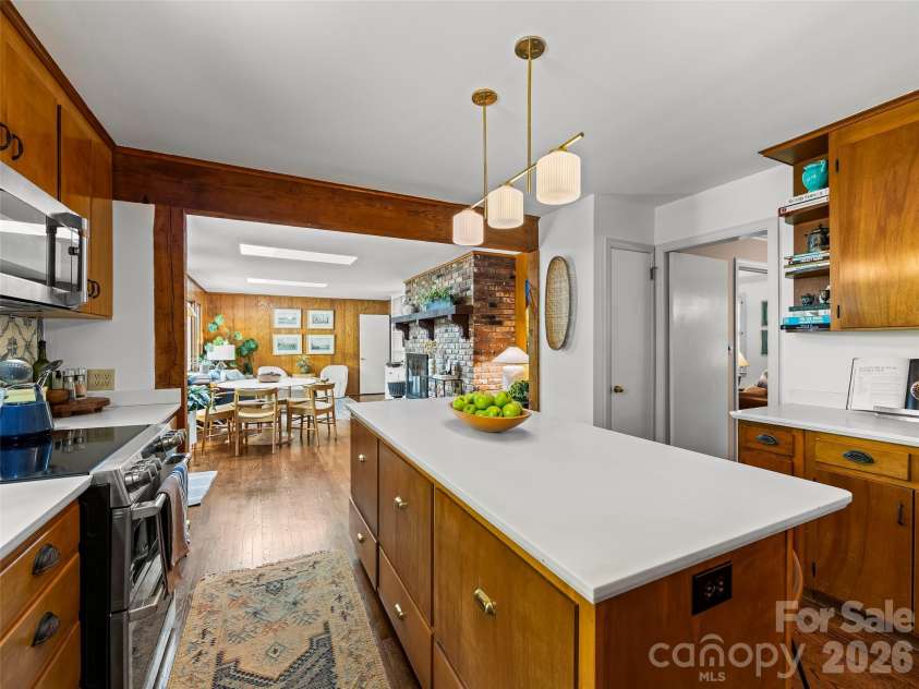 423 Vanderbilt Road, Asheville, NC 28803.  MLS# CAR4387571, YatesRealty ID 29643. 