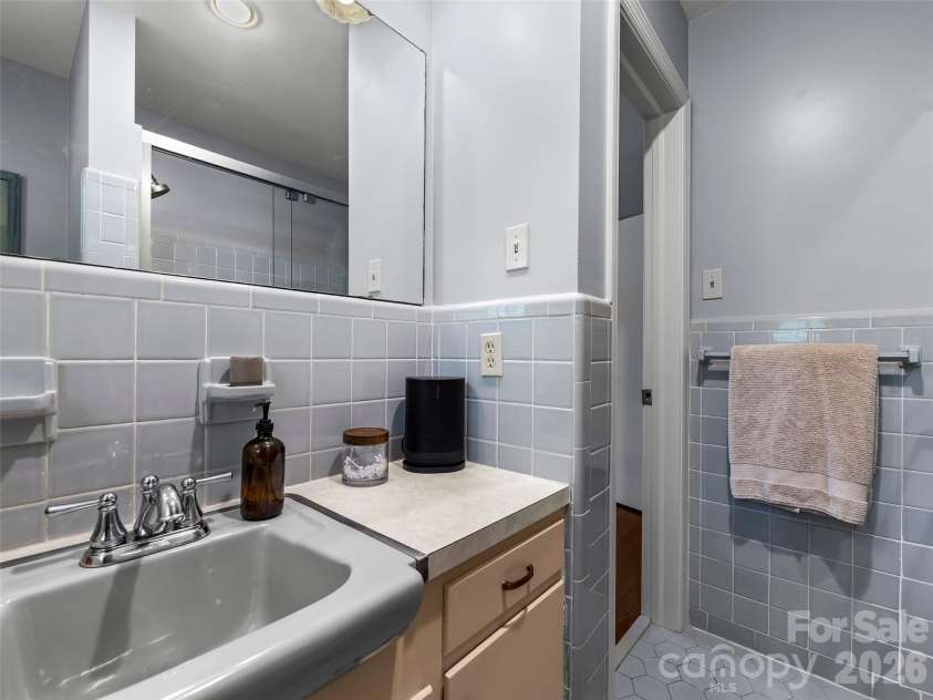 423 Vanderbilt Road, Asheville, NC 28803.  MLS# CAR4387571, YatesRealty ID 29643. 