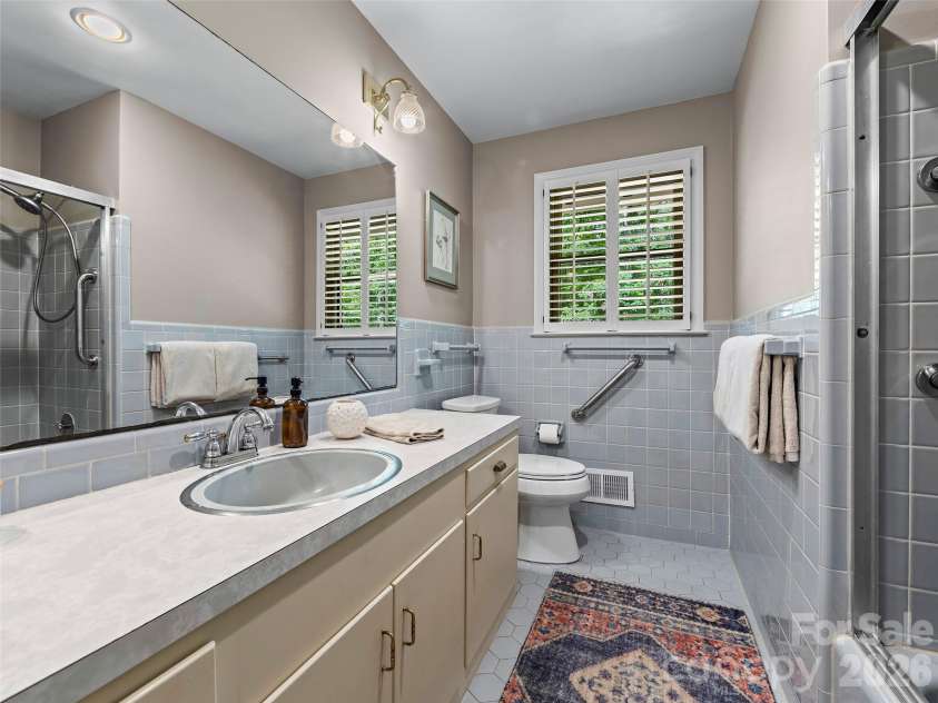 423 Vanderbilt Road, Asheville, NC 28803.  MLS# CAR4387571, YatesRealty ID 29643. 