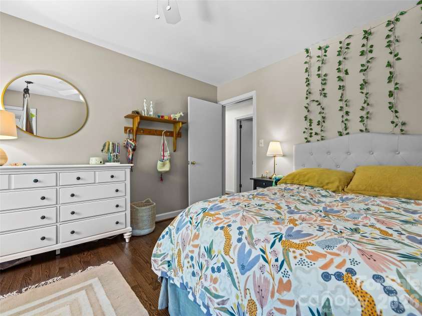 423 Vanderbilt Road, Asheville, NC 28803.  MLS# CAR4387571, YatesRealty ID 29643. 
