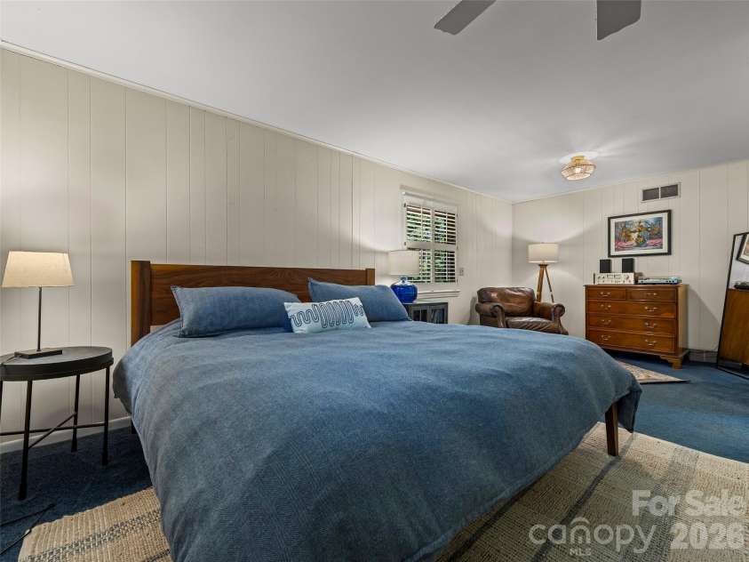 423 Vanderbilt Road, Asheville, NC 28803.  MLS# CAR4387571, YatesRealty ID 29643. 