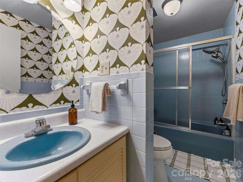 423 Vanderbilt Road, Asheville, NC 28803.  MLS# CAR4387571, YatesRealty ID 29643. 