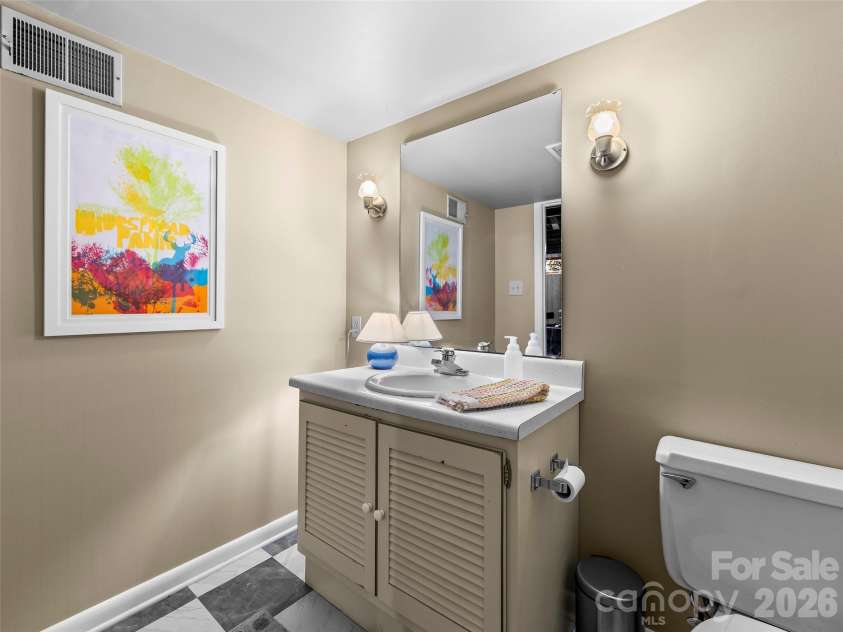 423 Vanderbilt Road, Asheville, NC 28803.  MLS# CAR4387571, YatesRealty ID 29643. 