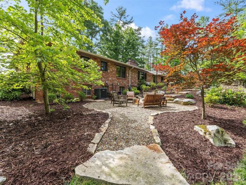 423 Vanderbilt Road, Asheville, NC 28803.  MLS# CAR4387571, YatesRealty ID 29643. 