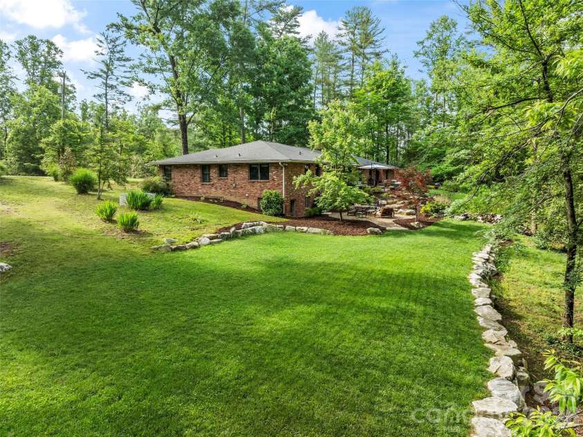 423 Vanderbilt Road, Asheville, NC 28803.  MLS# CAR4387571, YatesRealty ID 29643. 