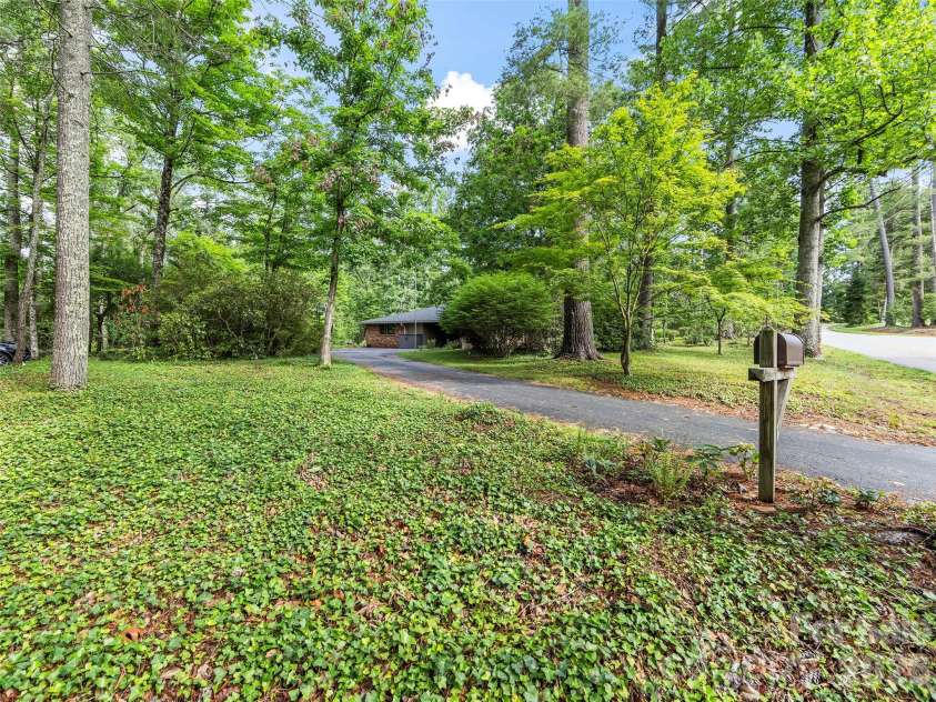 423 Vanderbilt Road, Asheville, NC 28803.  MLS# CAR4387571, YatesRealty ID 29643. 