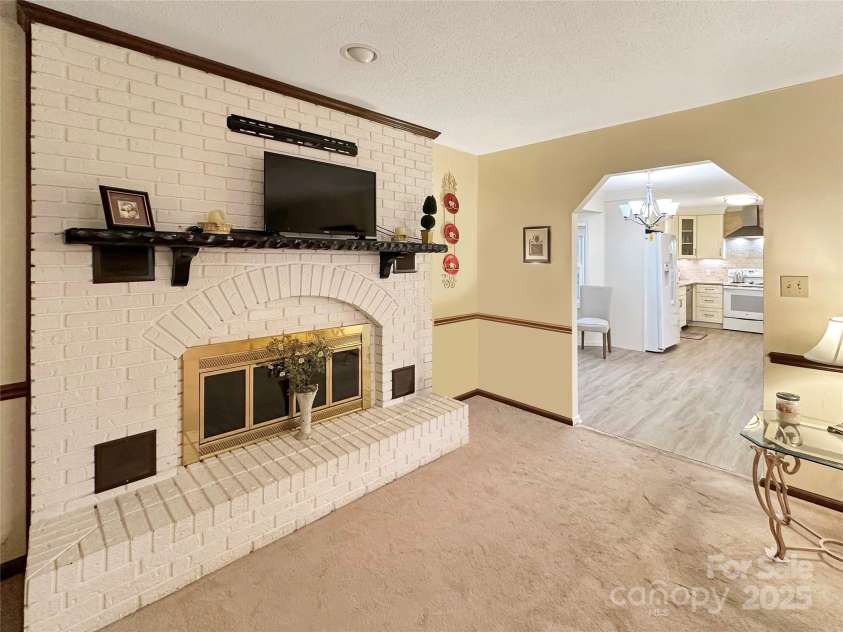 3245 15th Street, Hickory, NC 28601.  MLS# CAR4282798, YatesRealty ID 29644. 