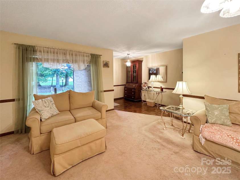 3245 15th Street, Hickory, NC 28601.  MLS# CAR4282798, YatesRealty ID 29644. 