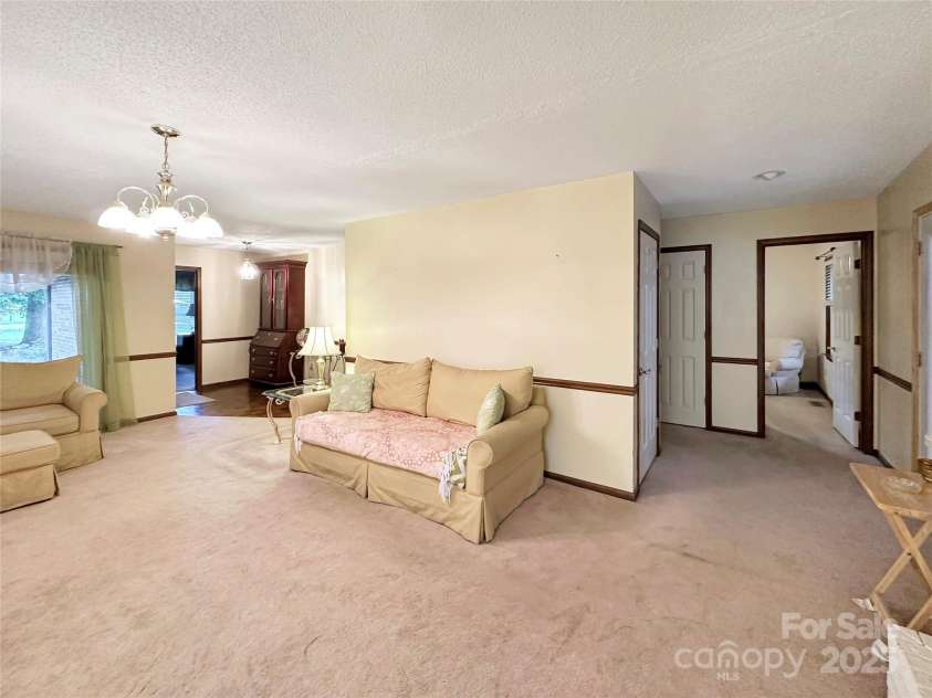 3245 15th Street, Hickory, NC 28601.  MLS# CAR4282798, YatesRealty ID 29644. 