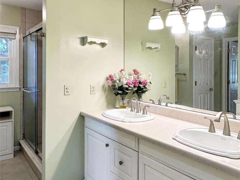 3245 15th Street, Hickory, NC 28601.  MLS# CAR4282798, YatesRealty ID 29644. 