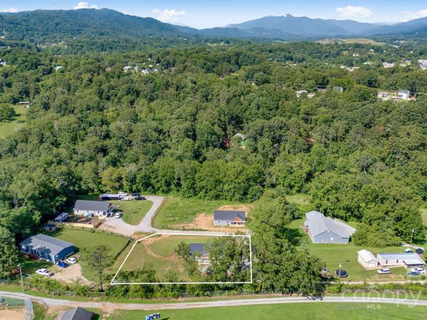 607 Silkwood Drive, Canton, NC 28716.  MLS# CAR4283110, YatesRealty ID 29645. Aerial view with approximate boundaries