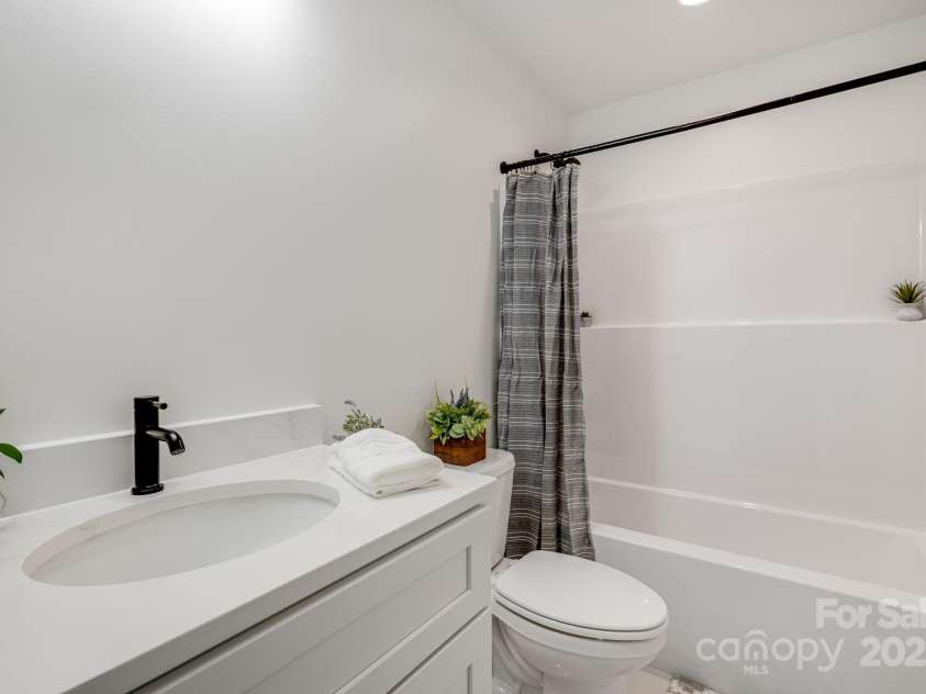 607 Silkwood Drive, Canton, NC 28716.  MLS# CAR4283110, YatesRealty ID 29645. Full bath #2