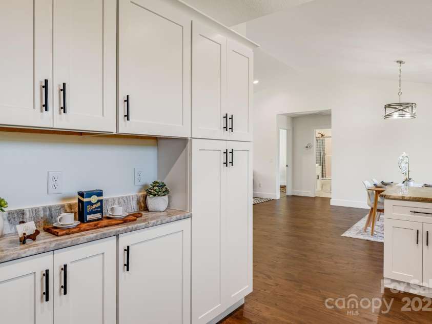 607 Silkwood Drive, Canton, NC 28716.  MLS# CAR4283110, YatesRealty ID 29645. Lots of cabinet space