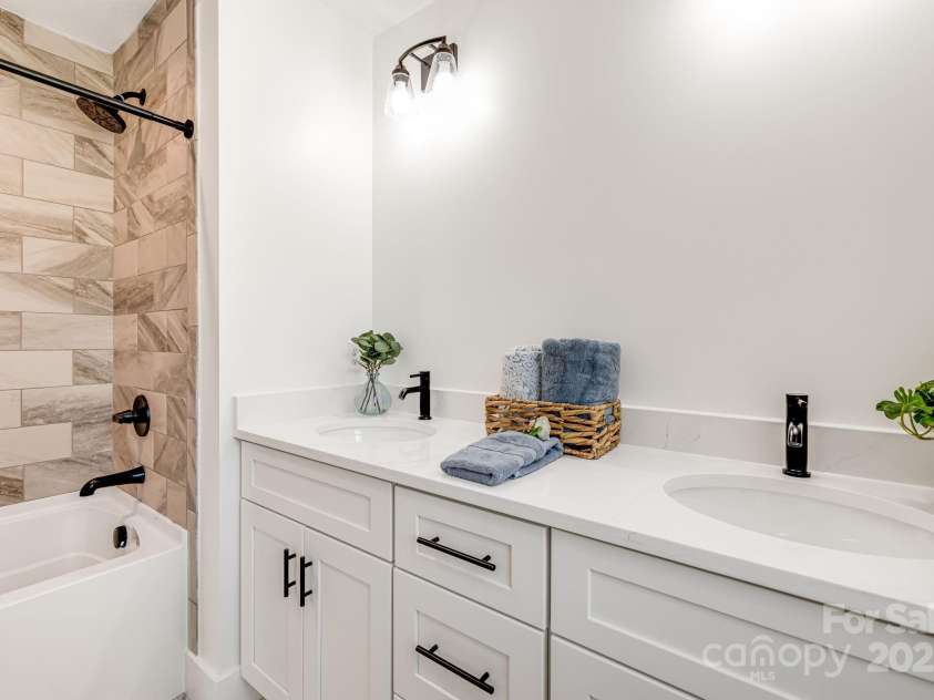 607 Silkwood Drive, Canton, NC 28716.  MLS# CAR4283110, YatesRealty ID 29645. Primary en-suite
