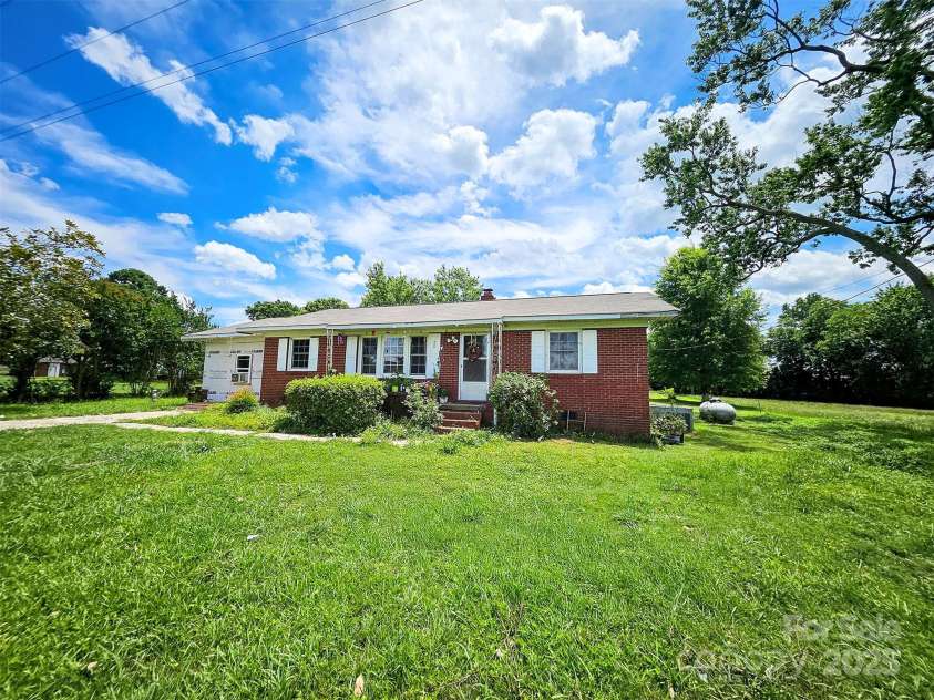 1050 Old Peachland Road, Marshville, NC 28103.  MLS# CAR4269022, YatesRealty ID 2965. 