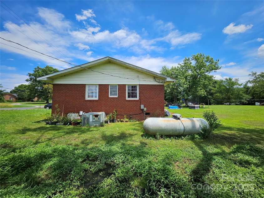 1050 Old Peachland Road, Marshville, NC 28103.  MLS# CAR4269022, YatesRealty ID 2965. 