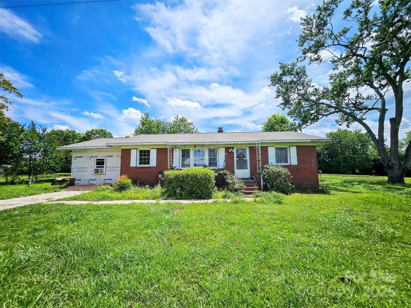 1050 Old Peachland Road, Marshville, NC 28103.  MLS# CAR4269022, YatesRealty ID 2965. 