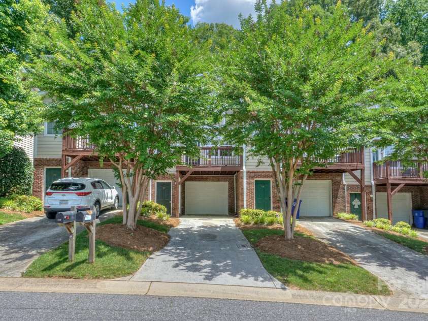 121 High Ridge Road, Mooresville, NC 28117.  MLS# CAR4261127, YatesRealty ID 29650. 