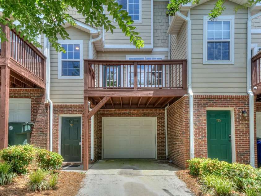 121 High Ridge Road, Mooresville, NC 28117.  MLS# CAR4261127, YatesRealty ID 29650. 