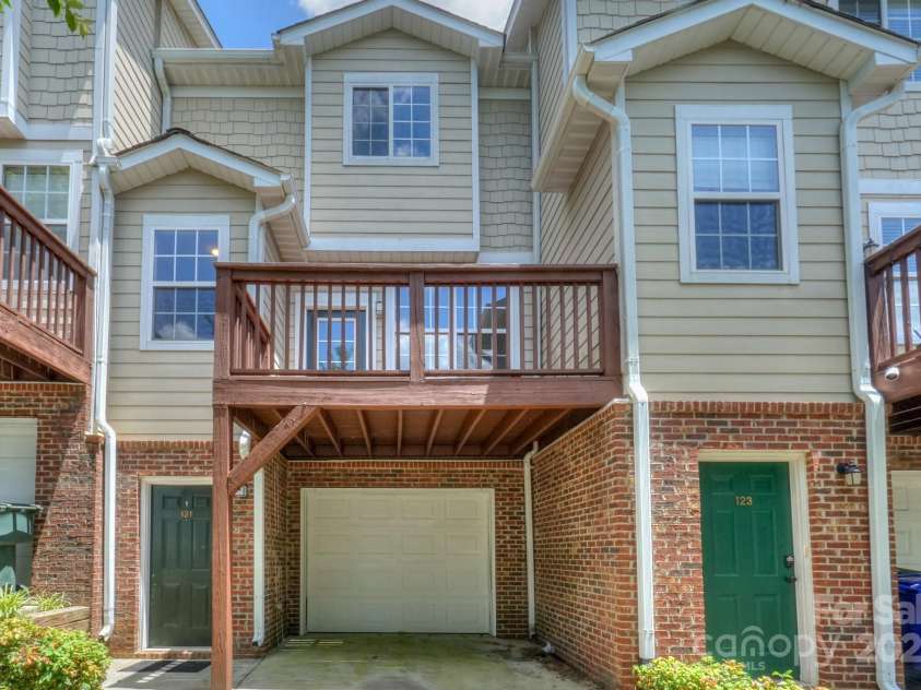 121 High Ridge Road, Mooresville, NC 28117.  MLS# CAR4261127, YatesRealty ID 29650. 