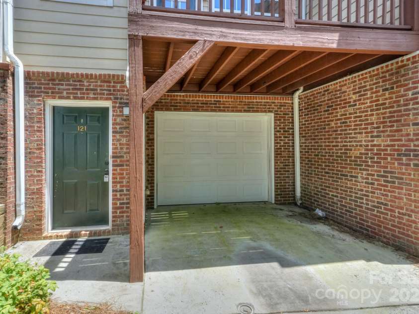 121 High Ridge Road, Mooresville, NC 28117.  MLS# CAR4261127, YatesRealty ID 29650. 