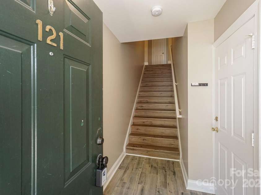 121 High Ridge Road, Mooresville, NC 28117.  MLS# CAR4261127, YatesRealty ID 29650. 