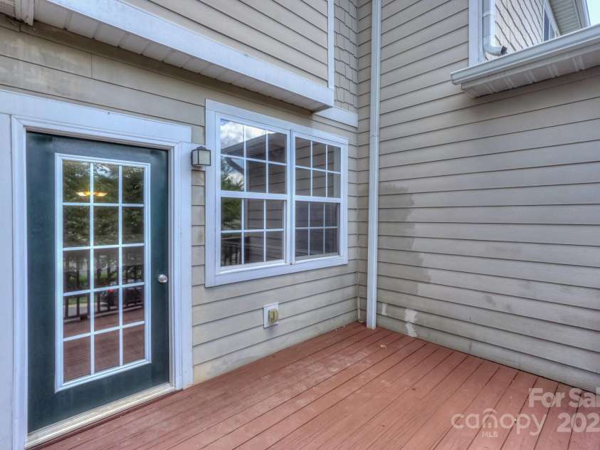 121 High Ridge Road, Mooresville, NC 28117.  MLS# CAR4261127, YatesRealty ID 29650. 