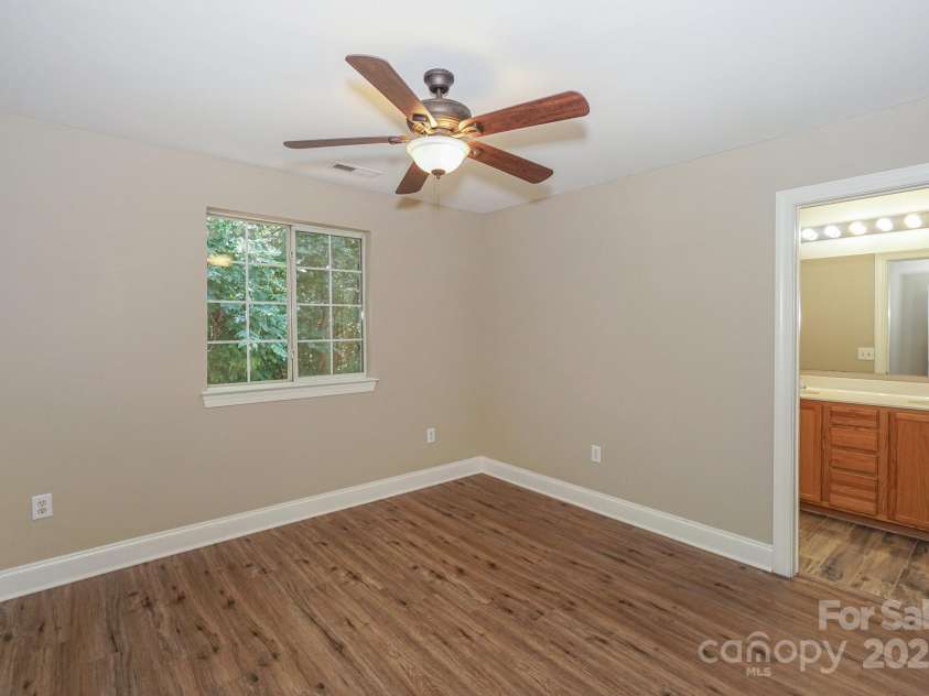 121 High Ridge Road, Mooresville, NC 28117.  MLS# CAR4261127, YatesRealty ID 29650. 