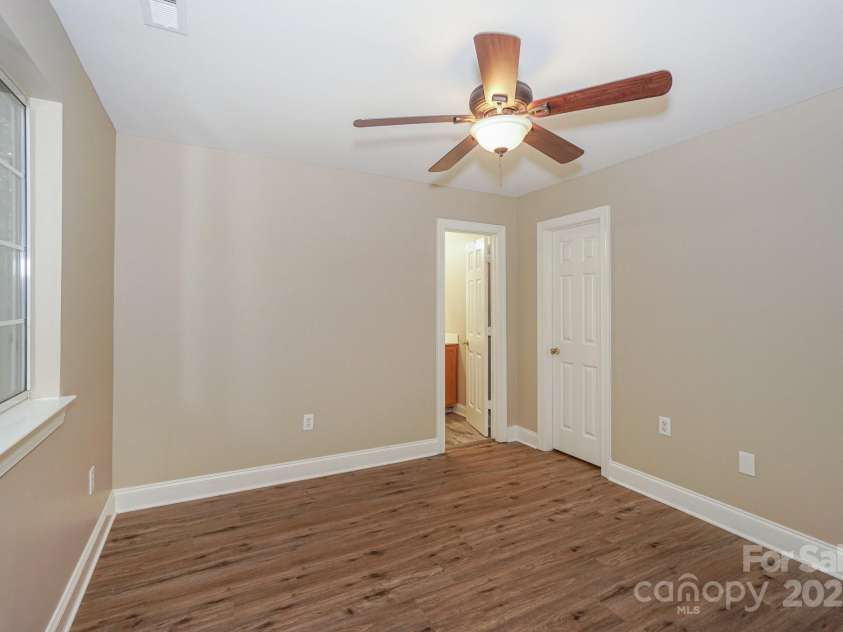 121 High Ridge Road, Mooresville, NC 28117.  MLS# CAR4261127, YatesRealty ID 29650. 