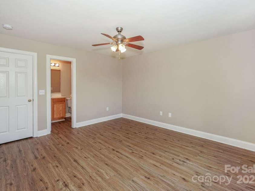 121 High Ridge Road, Mooresville, NC 28117.  MLS# CAR4261127, YatesRealty ID 29650. 