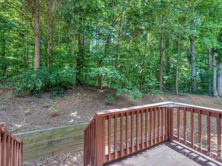 121 High Ridge Road, Mooresville, NC 28117.  MLS# CAR4261127, YatesRealty ID 29650. 