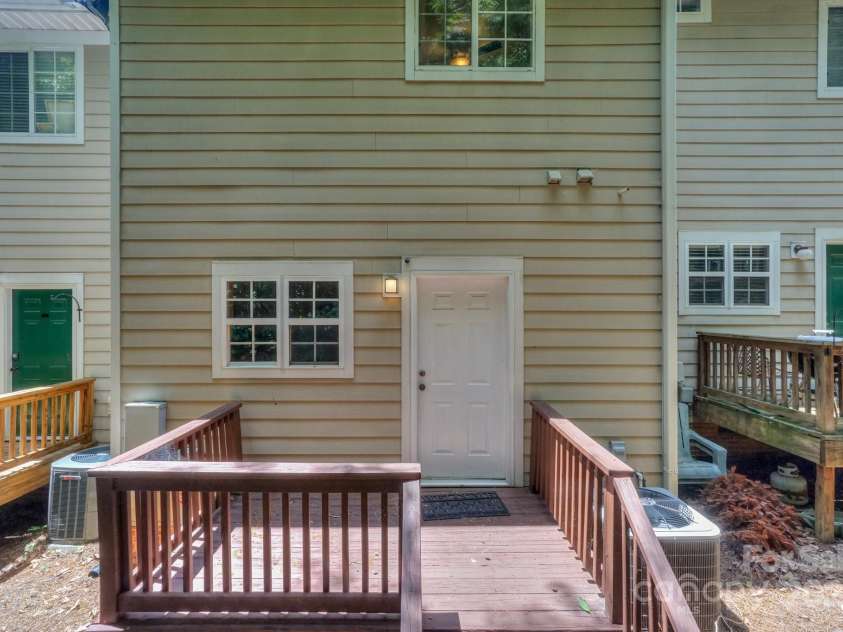 121 High Ridge Road, Mooresville, NC 28117.  MLS# CAR4261127, YatesRealty ID 29650. 