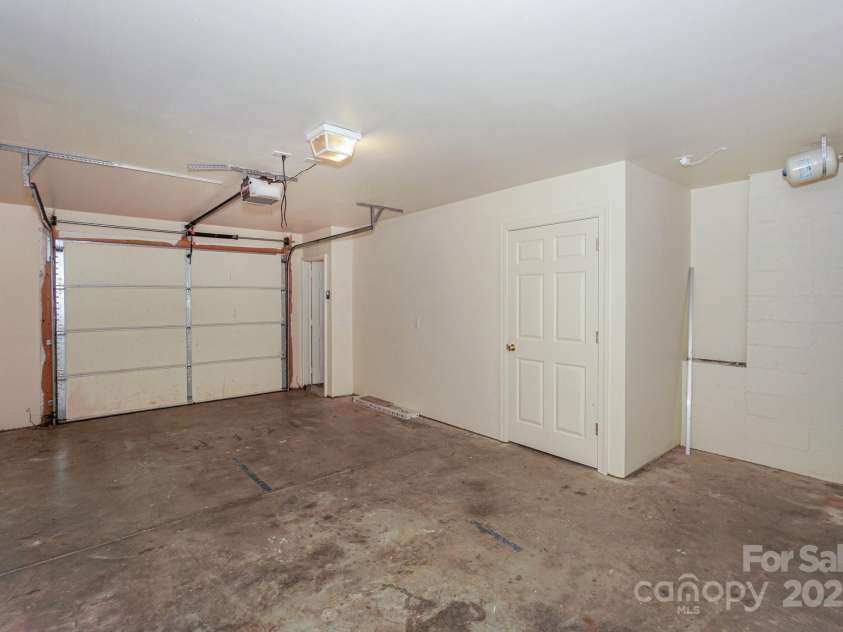 121 High Ridge Road, Mooresville, NC 28117.  MLS# CAR4261127, YatesRealty ID 29650. 