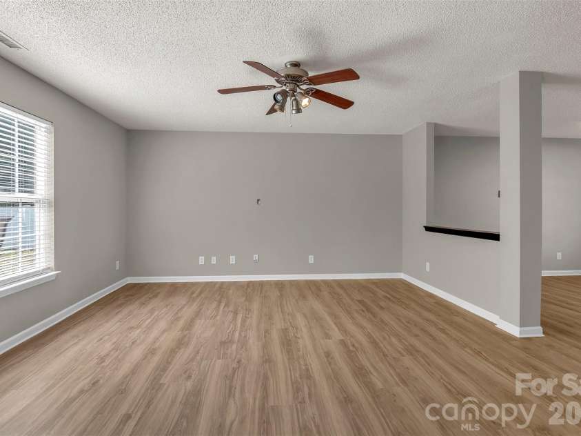 128 Longlea Drive, Clover, SC 29710.  MLS# CAR4369138, YatesRealty ID 29650. 