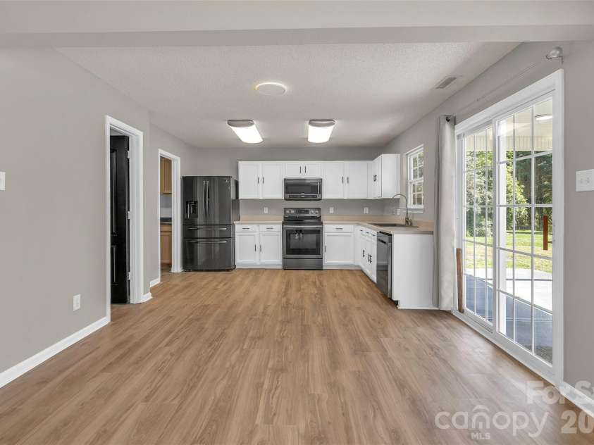 128 Longlea Drive, Clover, SC 29710.  MLS# CAR4369138, YatesRealty ID 29650. 