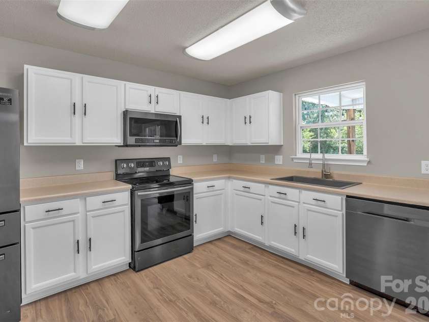 128 Longlea Drive, Clover, SC 29710.  MLS# CAR4369138, YatesRealty ID 29650. 
