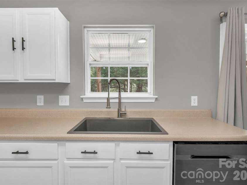 128 Longlea Drive, Clover, SC 29710.  MLS# CAR4369138, YatesRealty ID 29650. 