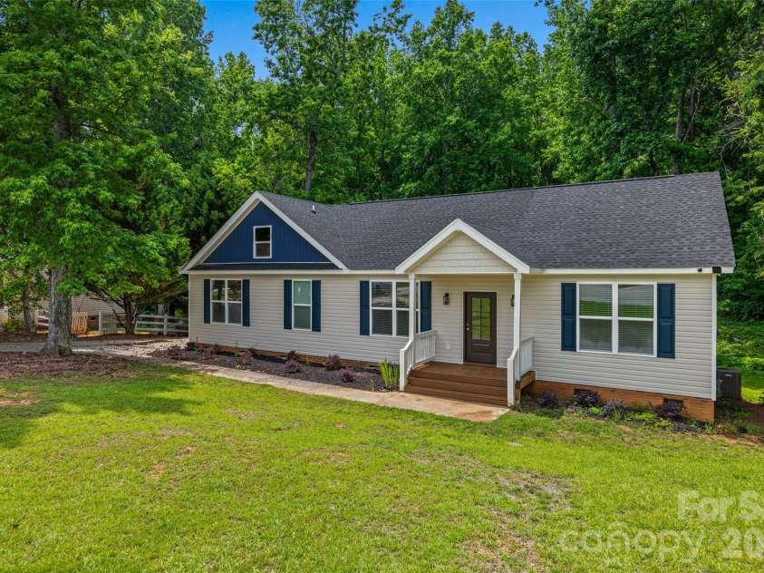 925 Loganberry Lane, York, SC 29745.  MLS# CAR4391387, YatesRealty ID 29653. 