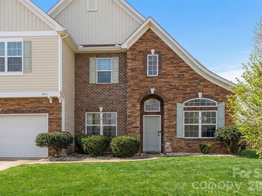 831 Irish Green Drive, Clover, SC 29710.  MLS# CAR4337798, YatesRealty ID 29654. 