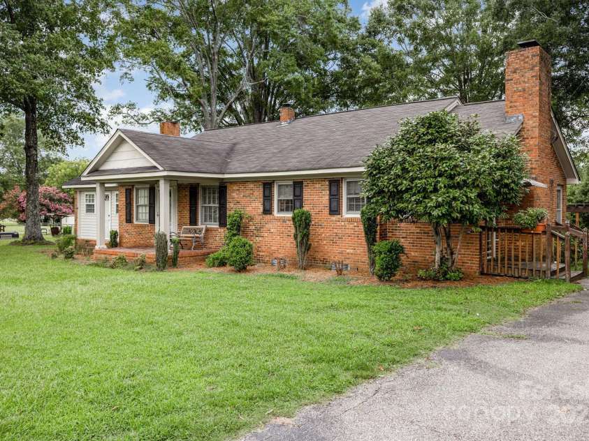 165 Bailey Road, Lancaster, SC 29720.  MLS# CAR4288210, YatesRealty ID 29656. 